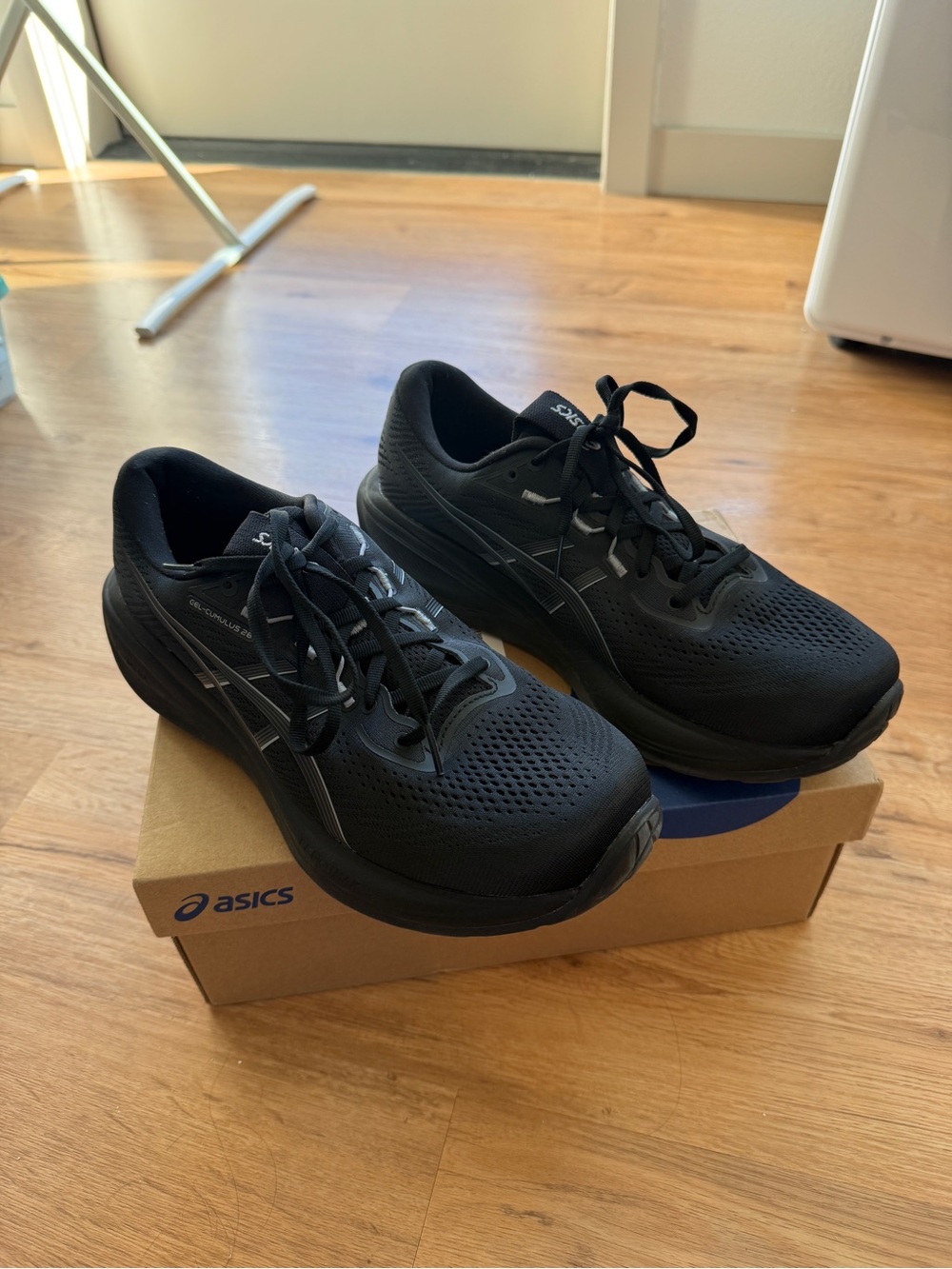 ASICS wmns gel cumulus 28 size 11 black